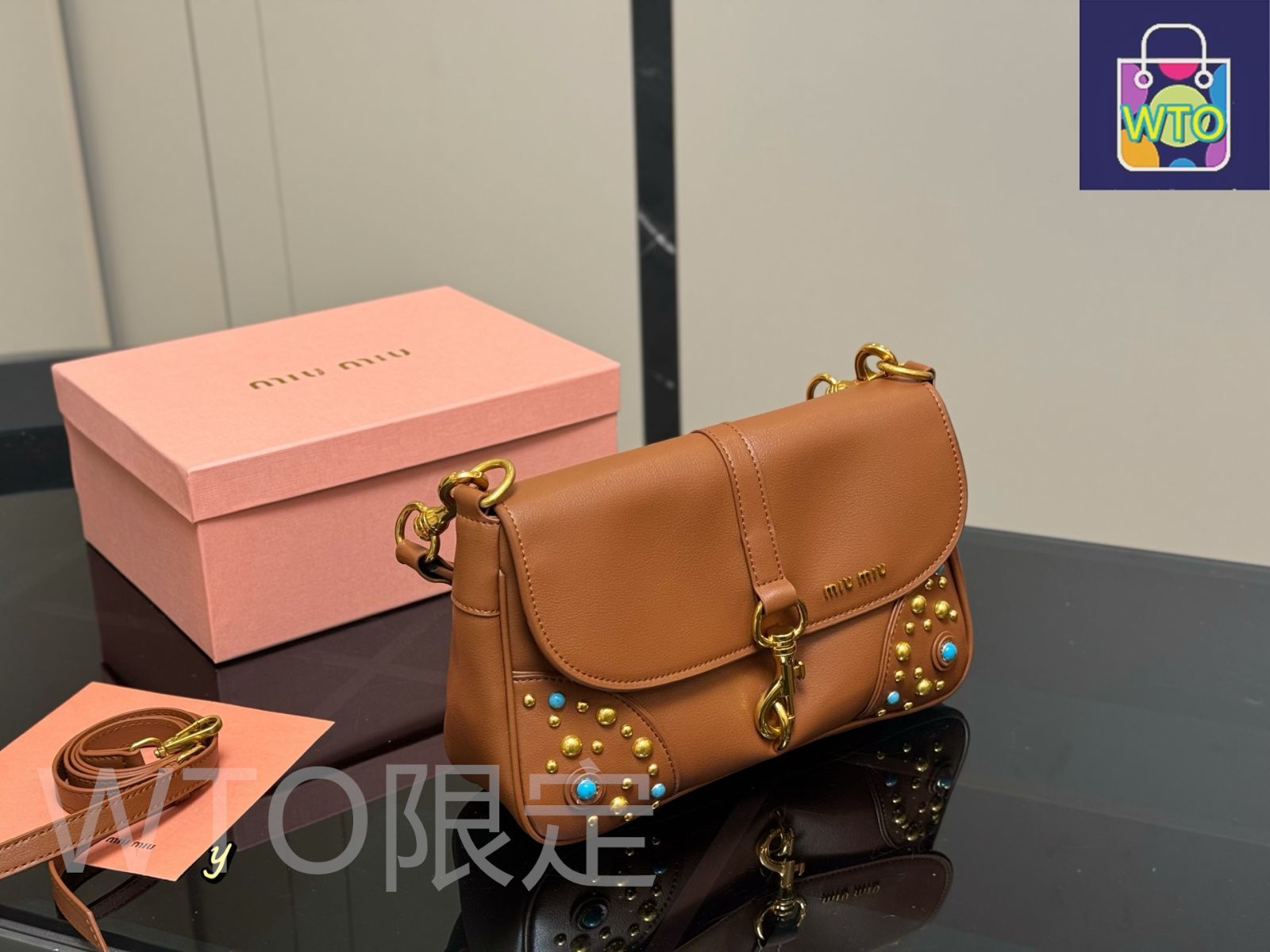 ユニセックス*小さな主役*miumiu*スモール ボーバッグ ユニセックス*小さな主役*miumiu*スエードポーチ (MiuMiu/ポーチ