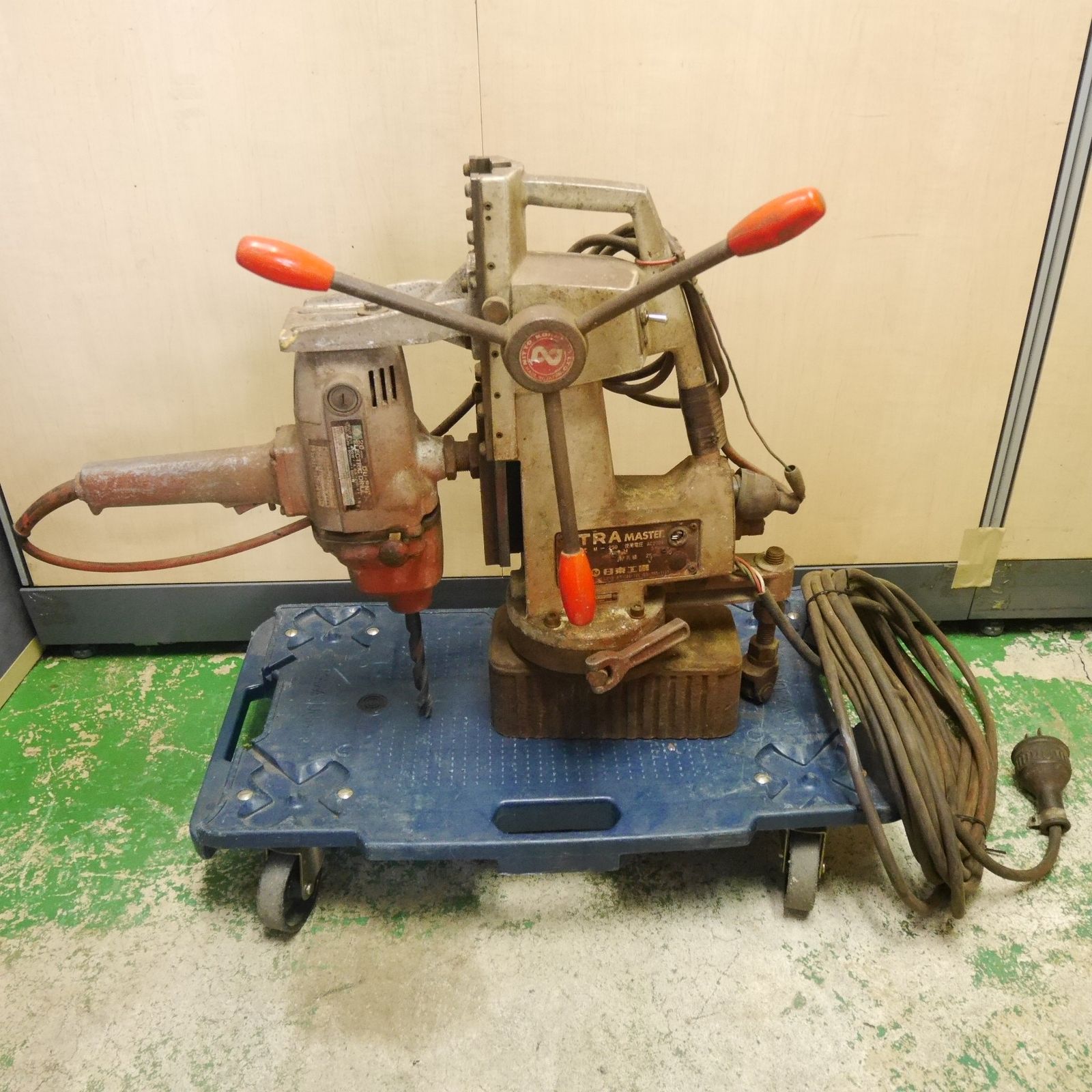 岐阜発 直接引取 日東工器 ATRA MASTER 磁気ボール盤 M-250 アトラマスター 電動 工具 200V 穴あけ 加工 現状品