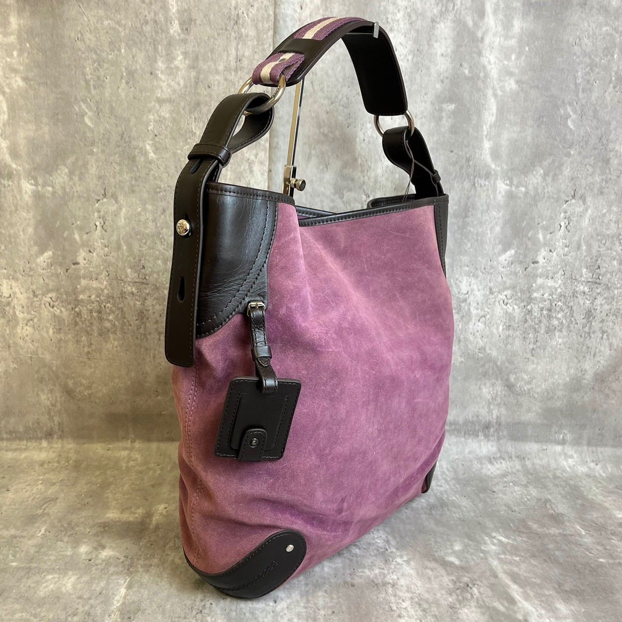 極美品バーバリー BURBERRY ワンショルダーバッグ レザー ピンク