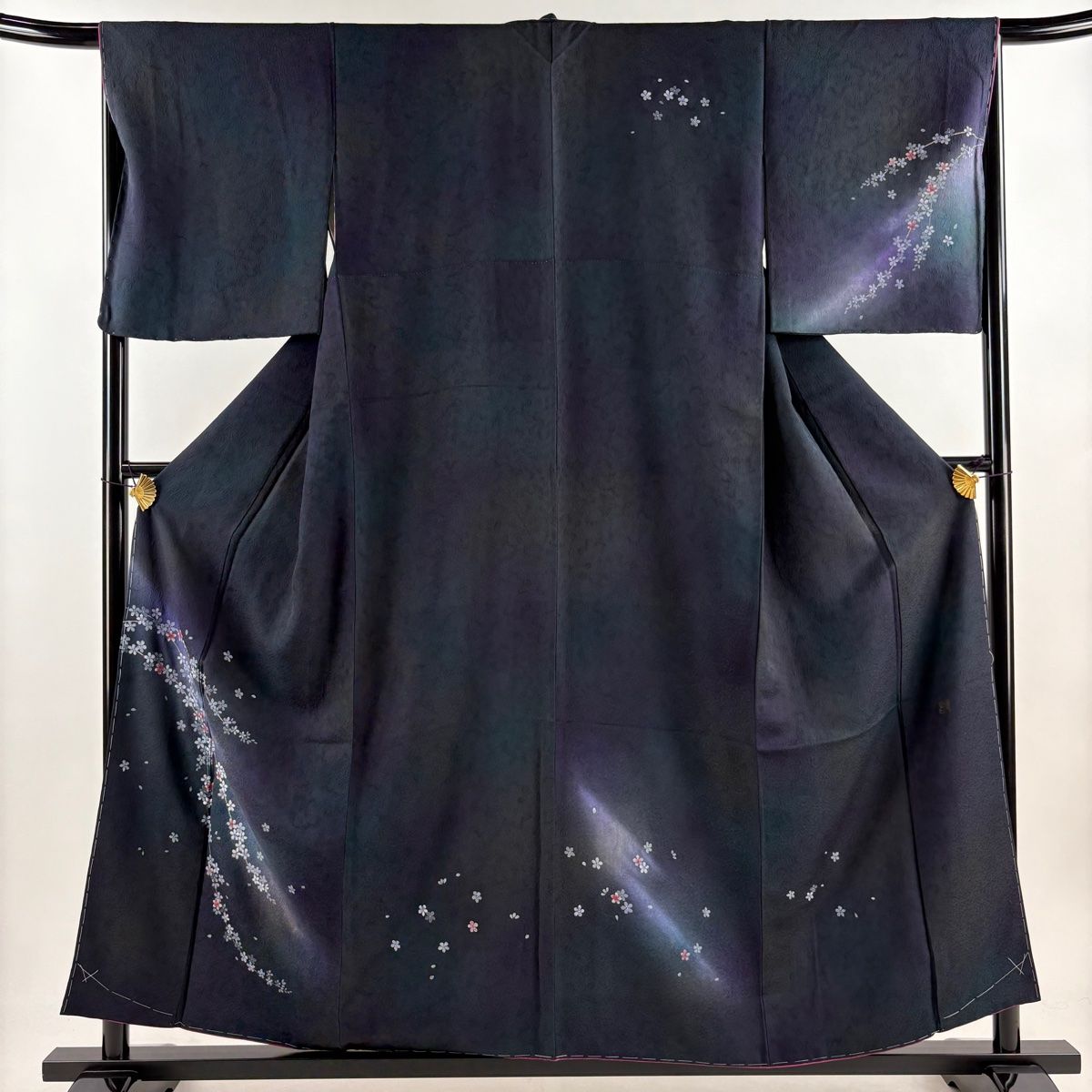 付下げ 身丈157.5cm 裄丈67cm M 袷 落款 枝梅 地紋 金彩 ぼかし 濃紺 正絹 秀品