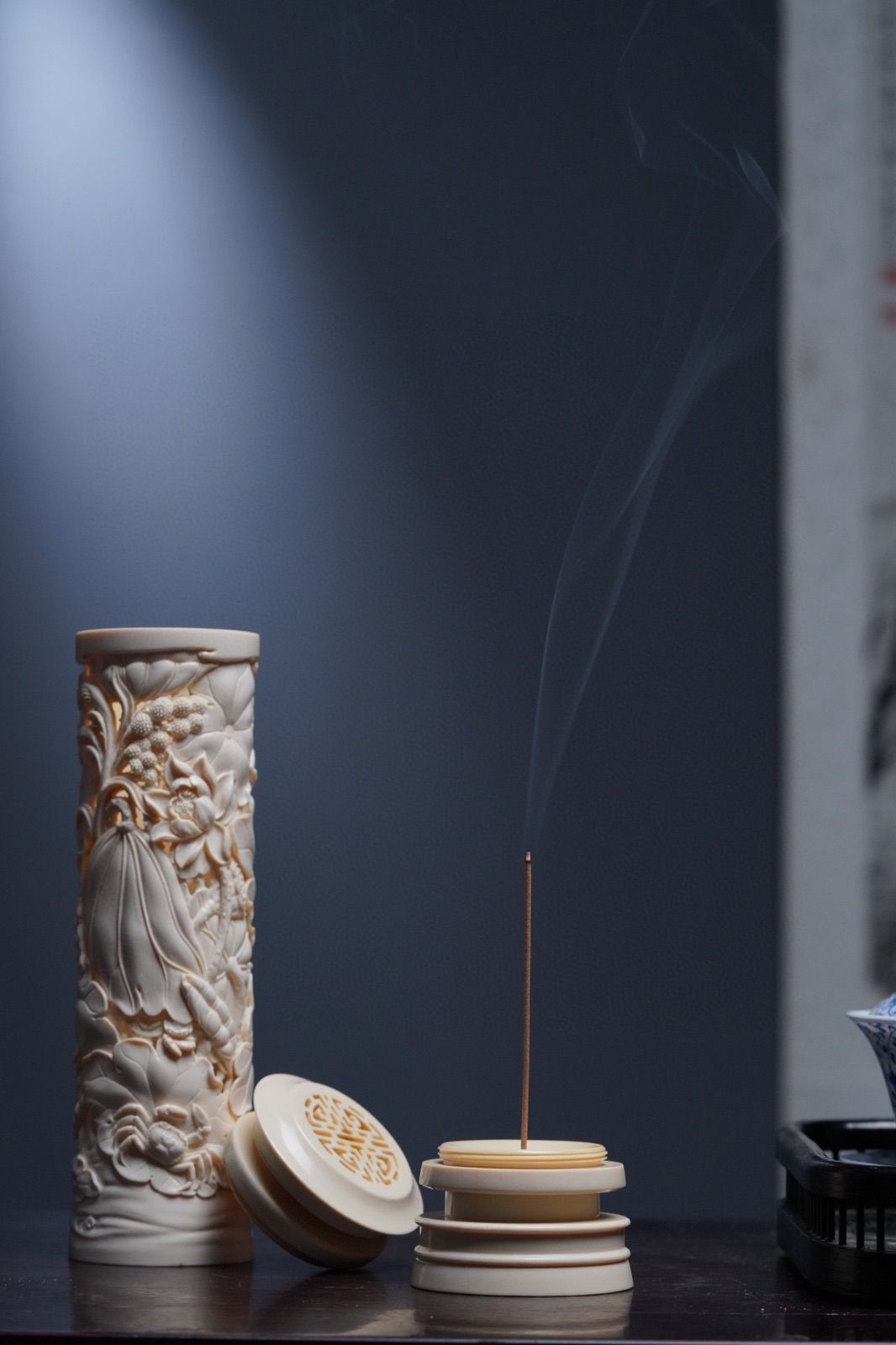 天然マンモス牙美しい手作り彫刻一鷺蓮昇香筒 - メルカリ