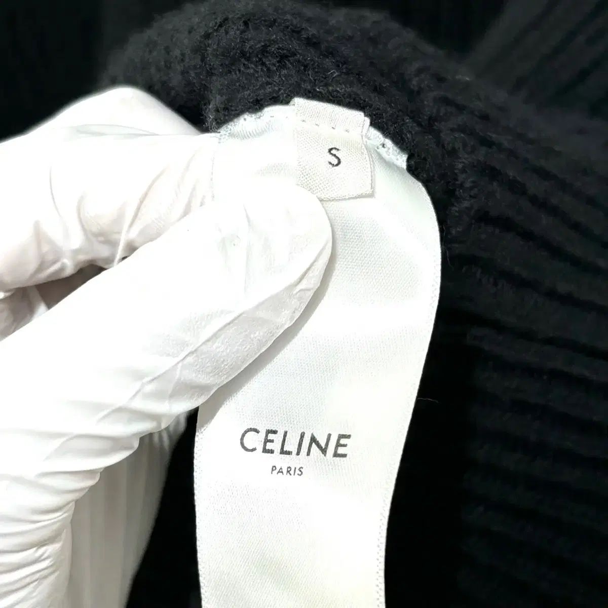 CELINE ロゴ モノクロームウール フード付き セーター CELINE ロゴ モノクロームウール フード付き セーター