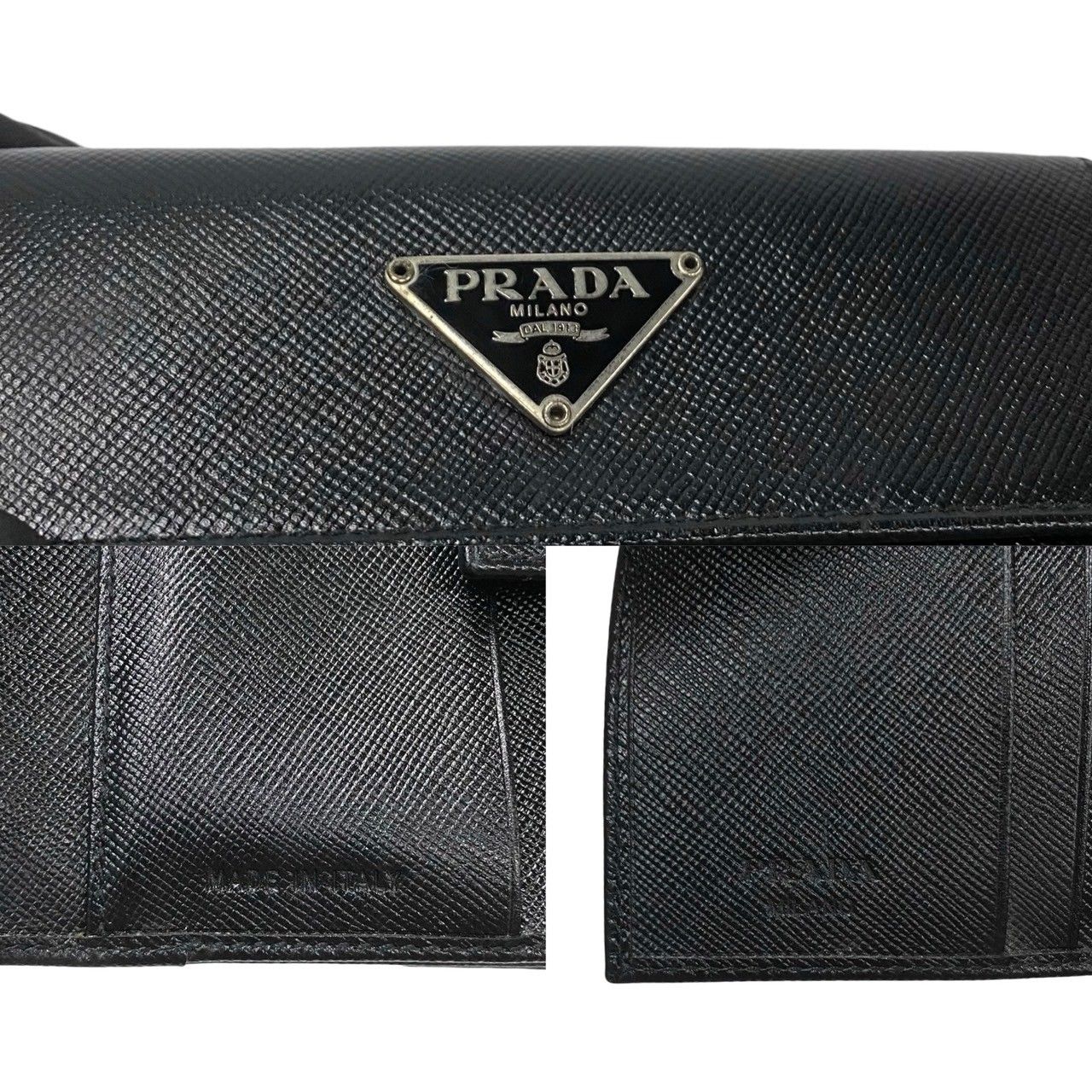 ✨️美品✨️プラダ 三角プレート ミニウォレット 2つ折り サフィアーノレザー黒 極 美品 PRADA プラダ 三角ロゴ プレート 金具 サフィアーノ