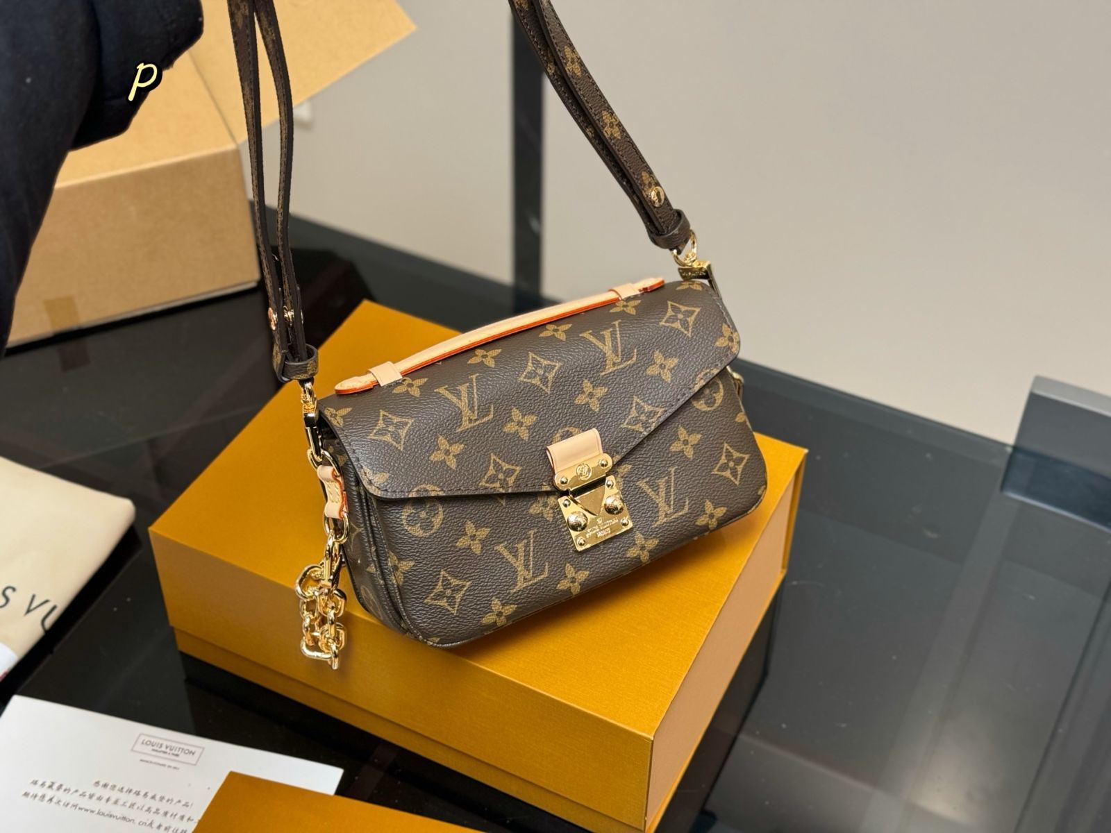 今日特価】LV Monogram Messenger Bag ルイ・ヴィトン