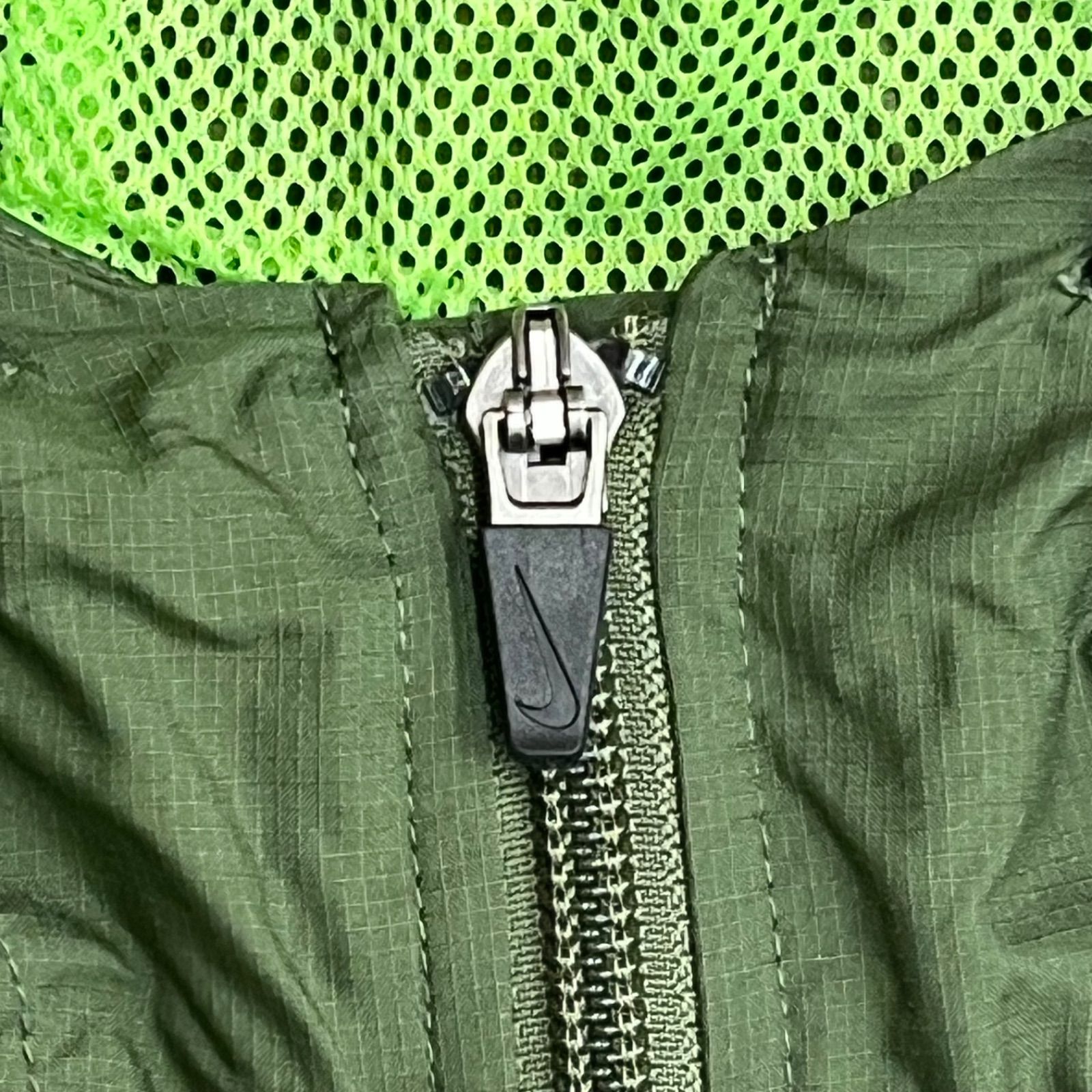 NIKE ナイキ 裏メッシュ フルジップ ベスト M カーキ 蛍光 緑
