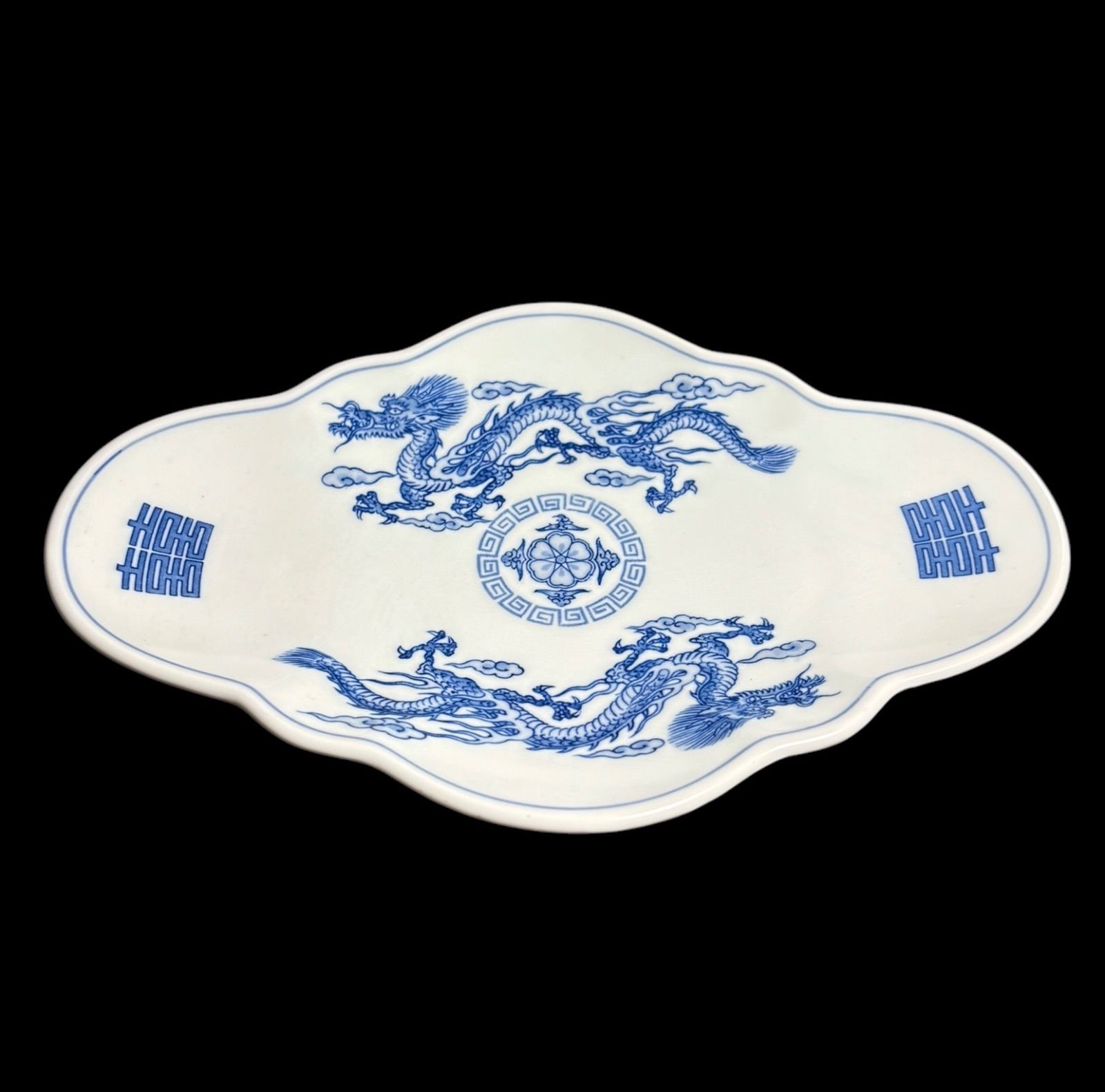 ドラゴン模様の陶器皿 大皿 骨董品 よね川 中華皿 染付 龍 取り皿 飾り皿 チャーハン皿 炒飯皿 ドラゴン