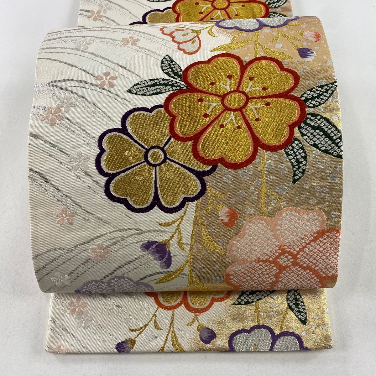 美品　クリーム色の振袖　袋帯セット　正絹 袋帯 秀品 振袖向き 桜 金銀糸 箔 クリーム 六通 正絹 【中古