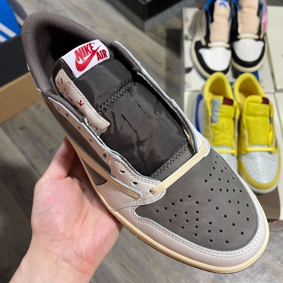 Travis Scott × Nike Air Jordan 1 Low OG SP 