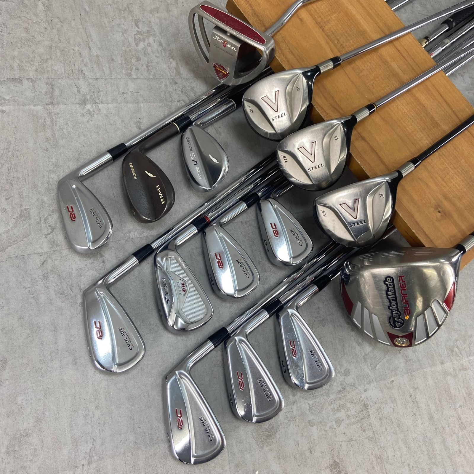 TaylorMadeメンズゴルフクラブセットとLe Coq のキャディバッグ TaylorMade テーラーメイド le coq sportif ルコック