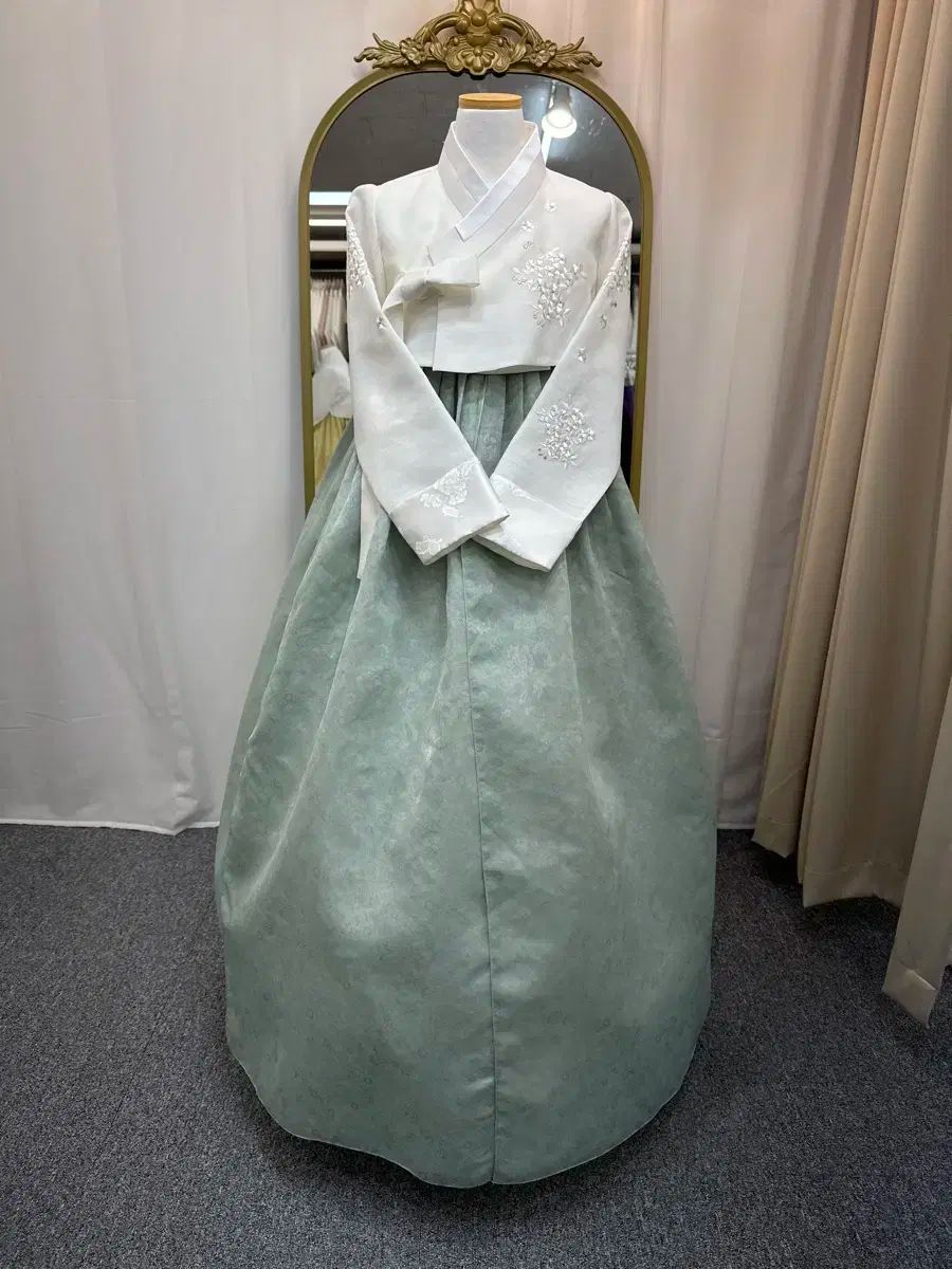 55 サイズ 韓服セット ホワイト刺繍フック グリーンスプリットスカート