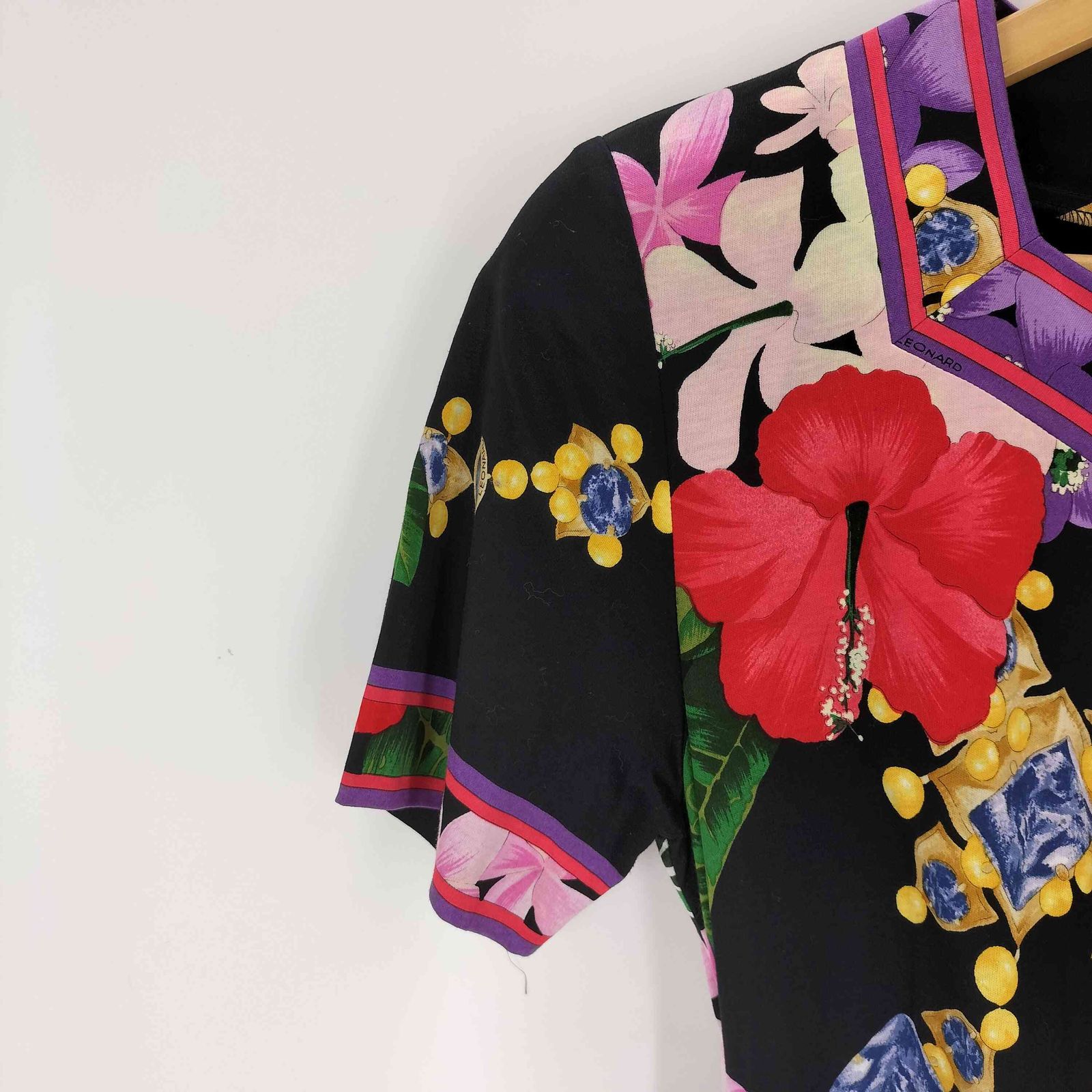 新品 レオナール ホルターネック レオパード 花柄 キャミワンピース リネン レディースLEONARD FASHION｜全商品｜レオナール 公式オンライン