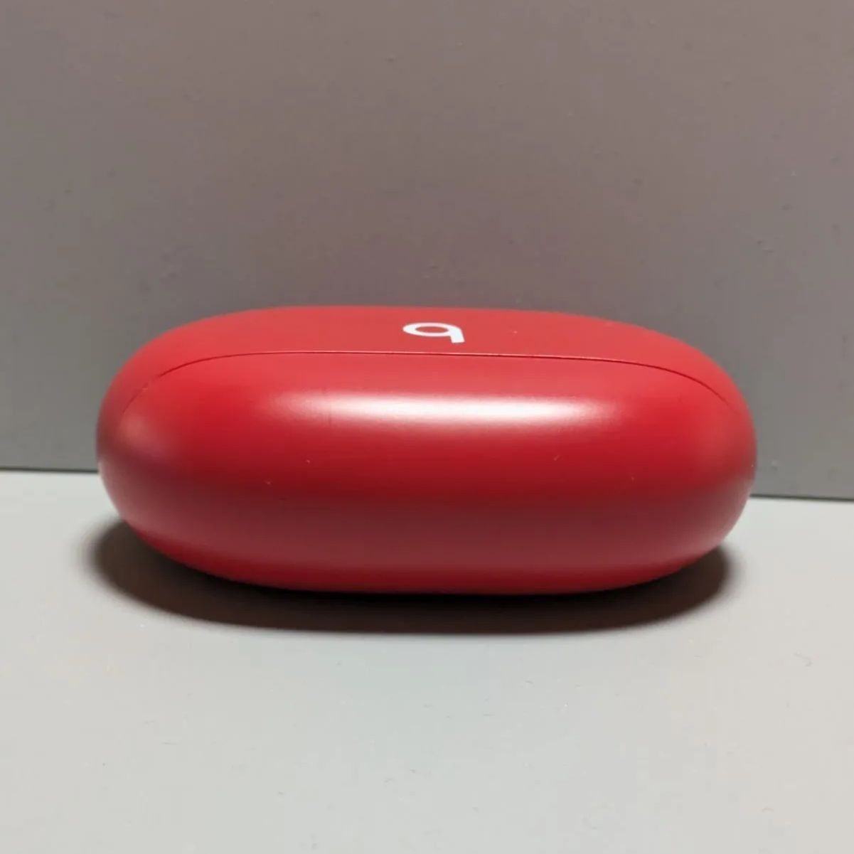 ワイヤレスイヤホン beats studio buds レッド ケース新品同様品