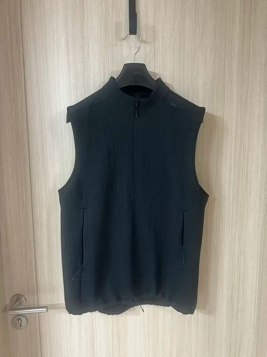 ルルレモン フルジップアップ ベスト サイズL