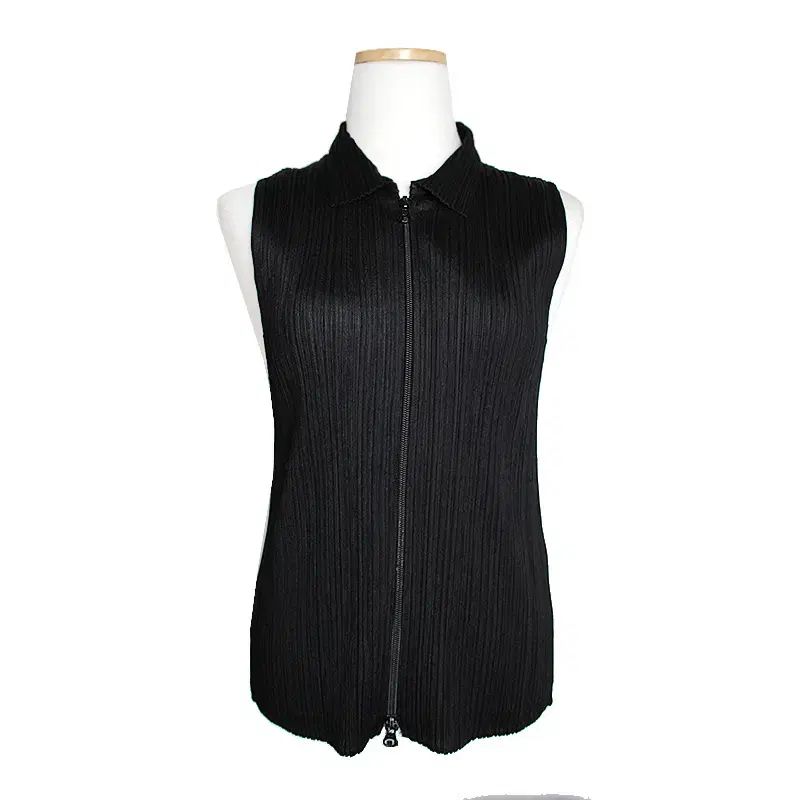 ISSEY MIYAKE(イッセイミヤケ) PLEATS PLEASE(プリーツプリーズ) 黒 シャーリング ジップアップ ベスト 3