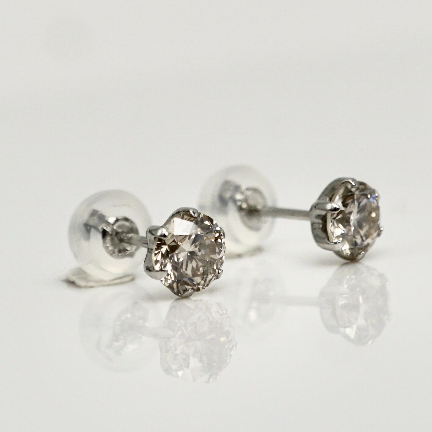 PT900 天然ダイヤ 0.70ct スタッドピアス 保証書付 プラチナ 6本爪 一 