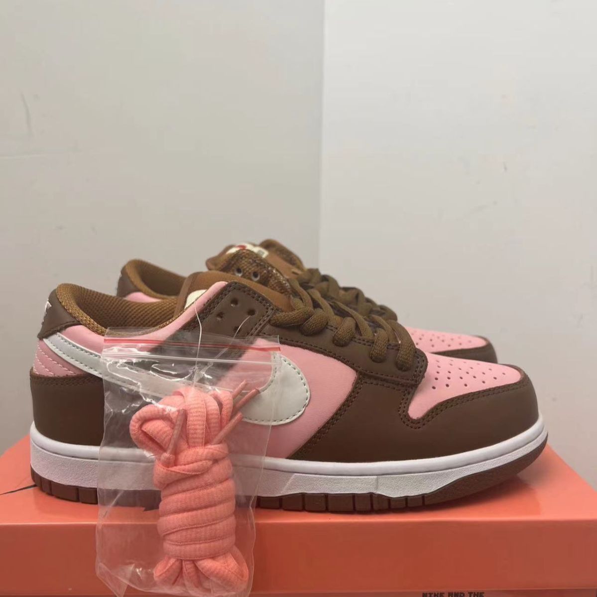 新品未使用 ナイキ Nike SB Stussy Cherry スニーカー