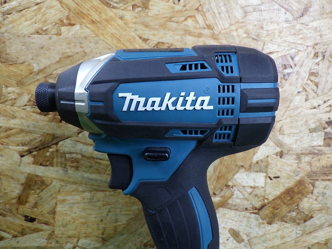 きれいな品 USAマキタ 18V インパクトドライバー XDT11 本体のみ 充電式 電動工具 makita 品