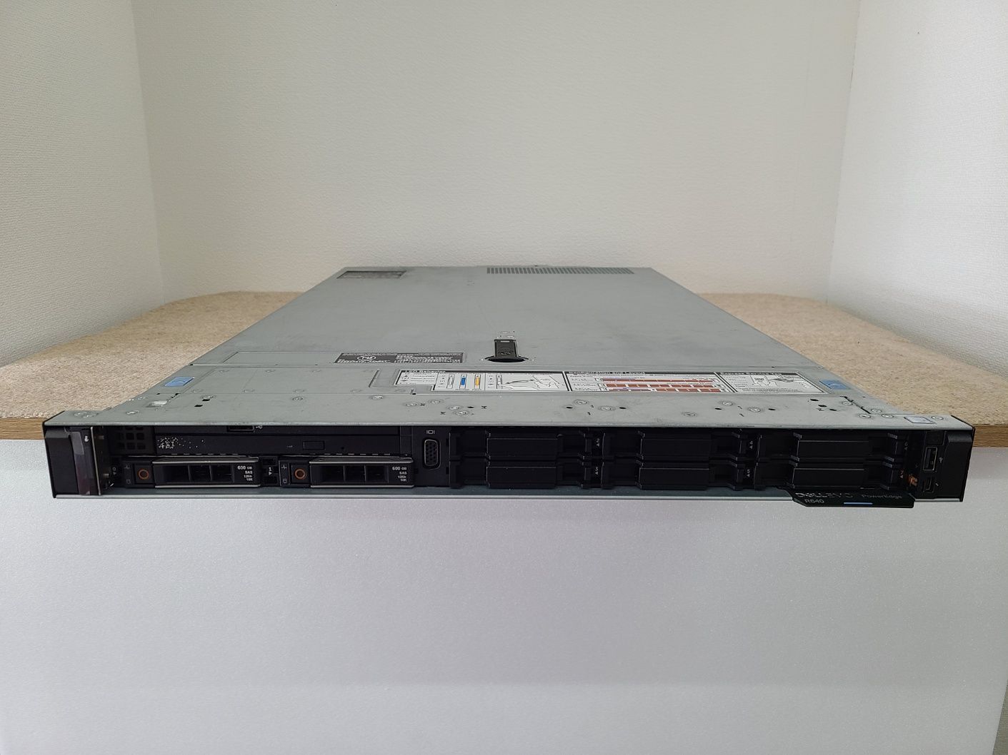 Dell EMC PowerEdge R640 2x Gold 6140 18core 2.30GHz 128GB 2x 600GB Enterprise