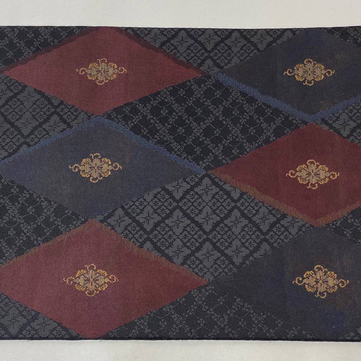 袋帯六通モール幾何学花菱花唐草25M115f 袋帯 新古品 正絹 渡文 黒地 すくい織 花唐草 鳳凰 洒落袋帯 帯