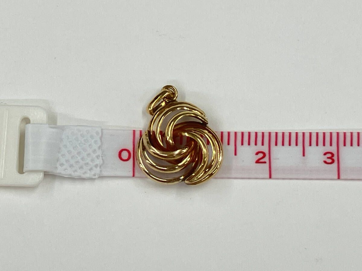 0.9g