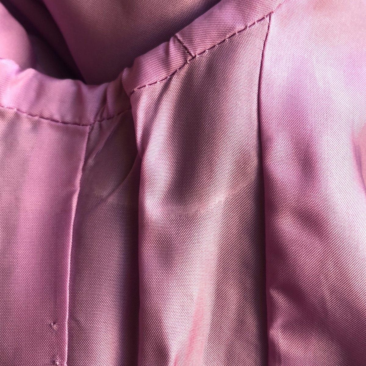 - ダークグレー×ピンク×白