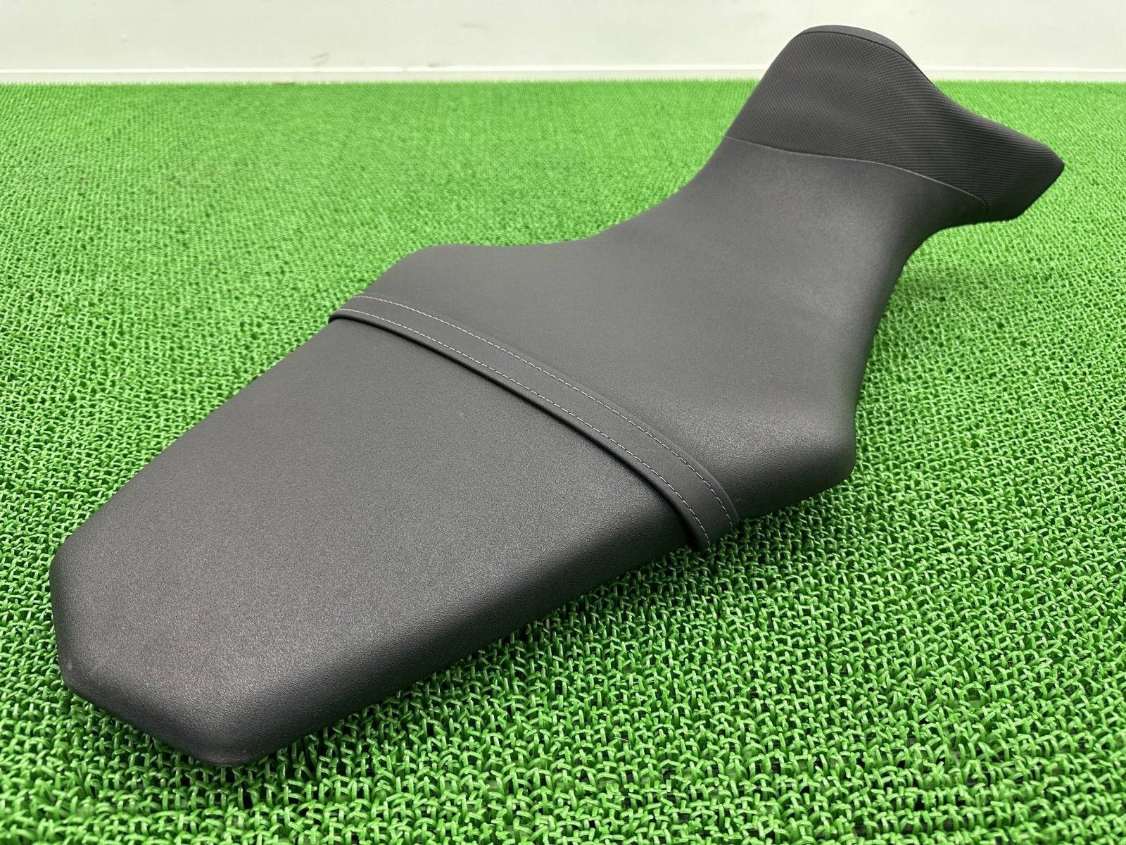 MT-09 シート 1RC ヤマハ 純正 バイク 部品 RN34J MT09 張り替え済 シートバンド 破れ無し 車検 Genuine uO