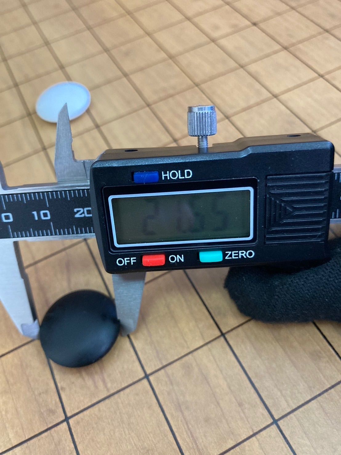 【品】 高級 木製 脚付き 囲碁盤 & 碁石セット ボードゲーム 囲碁 昭和レトロ 現状品①