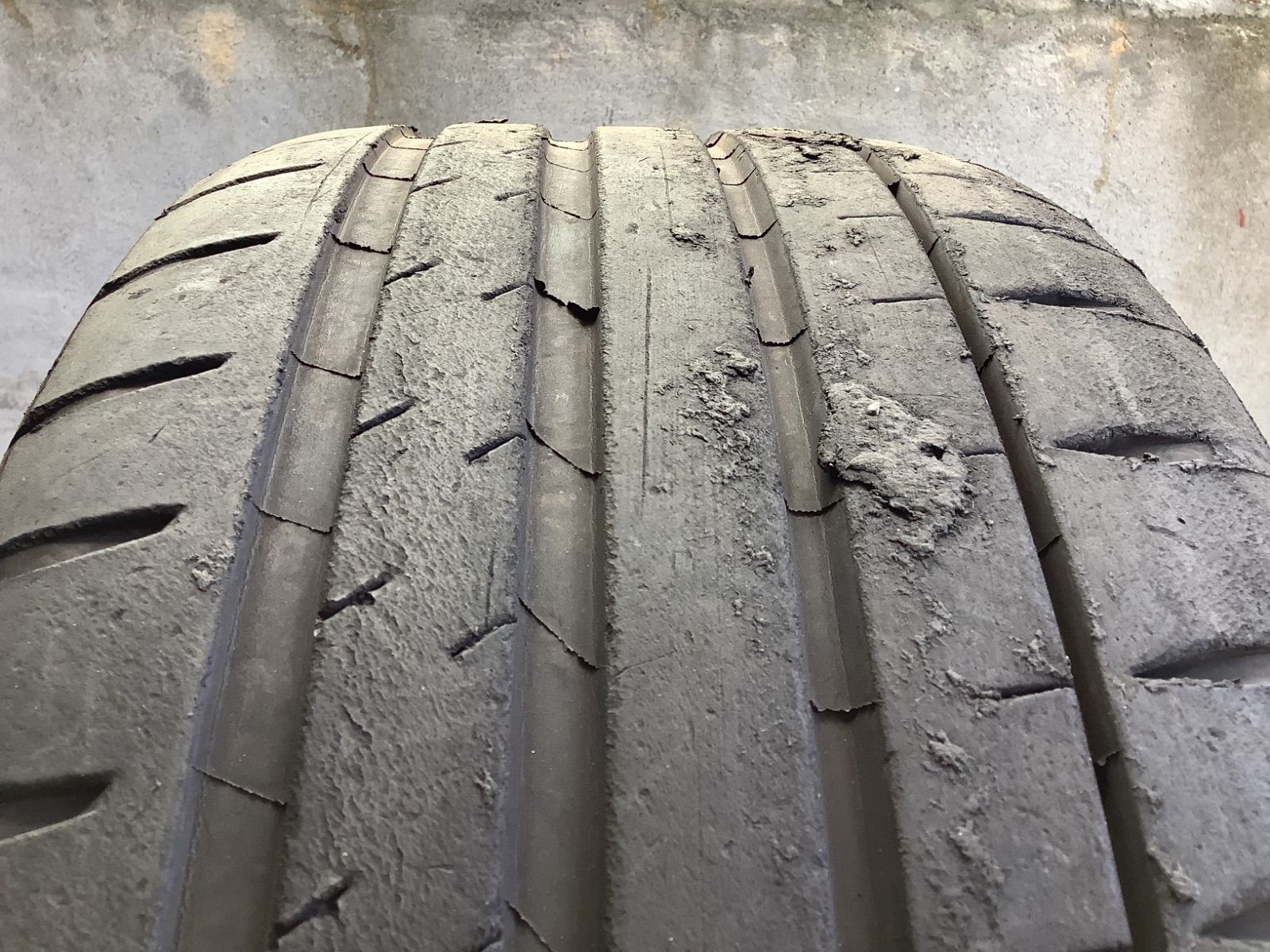 225|40R18 MICHELIN