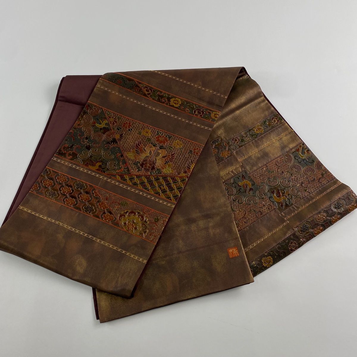 袋帯　茶色ゴールド 袋帯 美品 秀品 落款 向かい鳥 草花 金糸 金彩 焦茶色 お太鼓柄