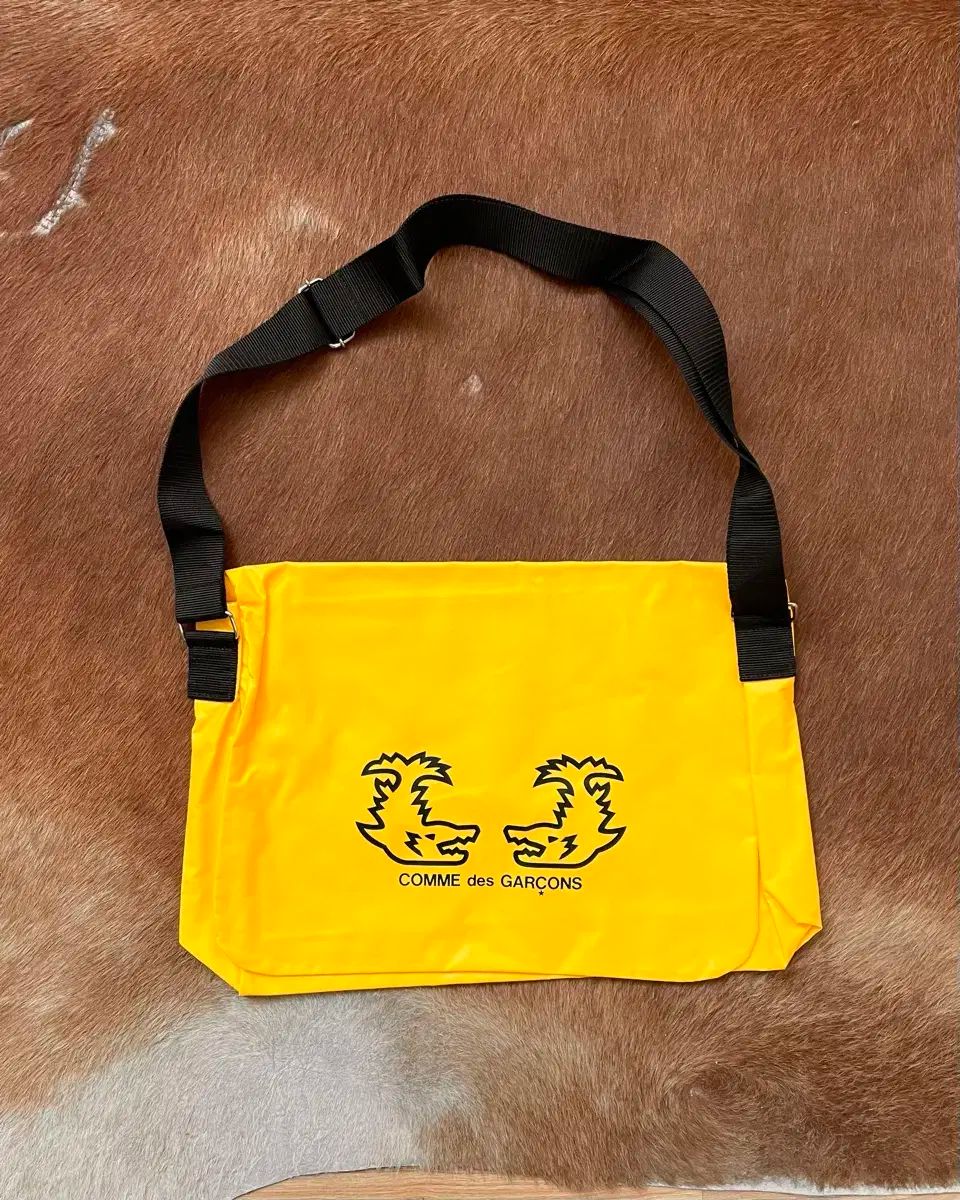 萬代屋【三菱コルト 1000 赤白 ミラー欠】フリクション ブリキTIN【箱