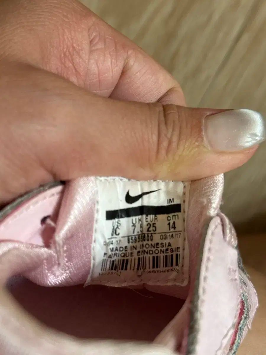 ナイキ NIKE キッズ アカデミー ジュニア スター 靴の価格比較ならビカム | ピンクスニーカーナイキの通販 スニーカー GX - 0 II ファントム FG&frasl;MG(ピンク