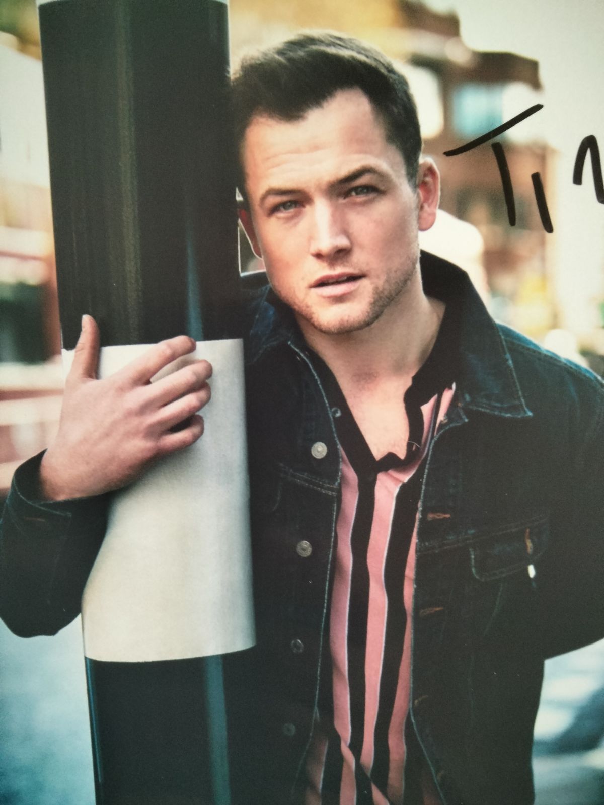 タロン・エガートン直筆サイン入り2Lサイズ写真… Taron Egerton 