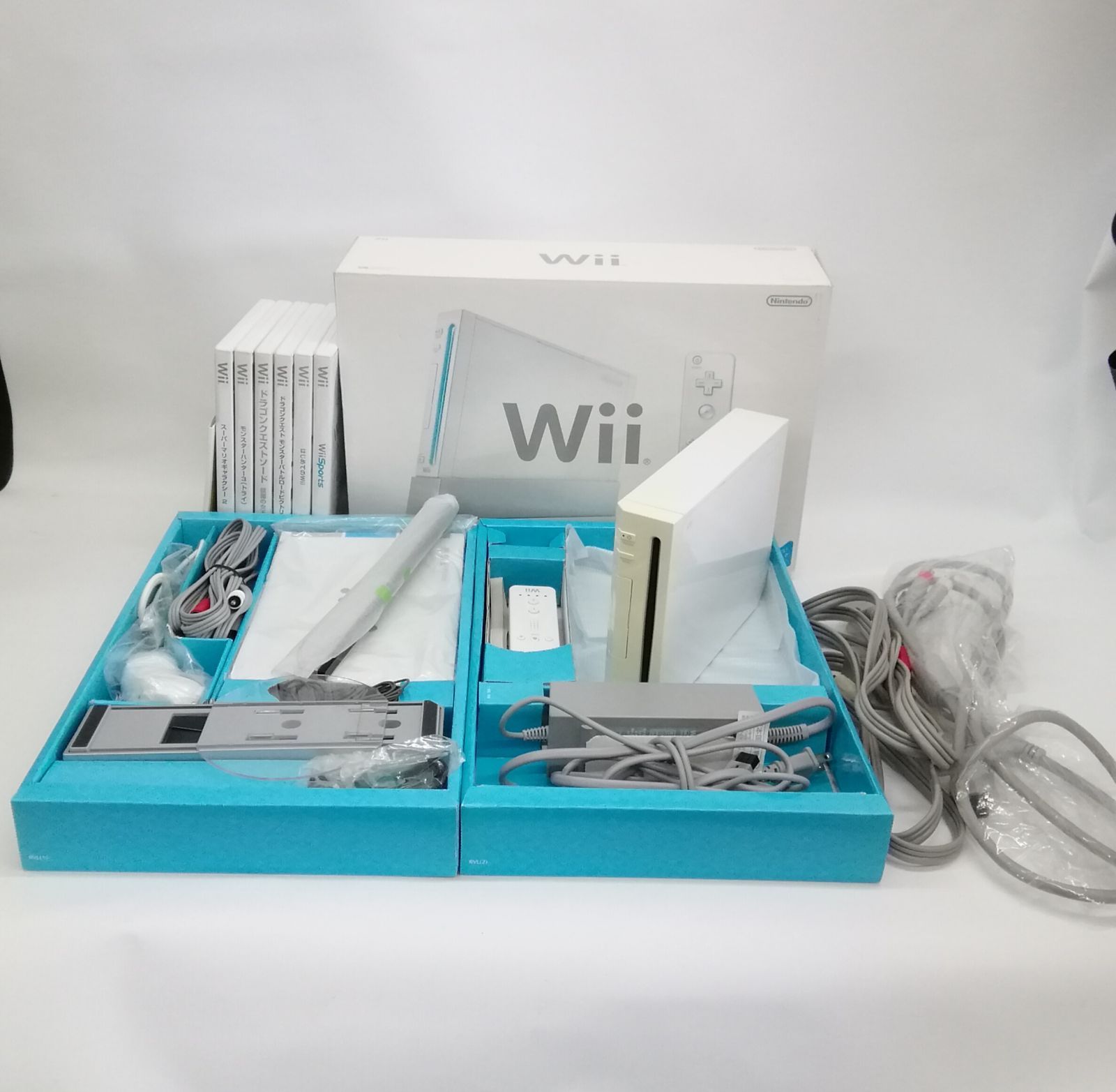 Nintendo Wii 本体 +（箱、付属品有） + ソフト 人気ブランド多数対象