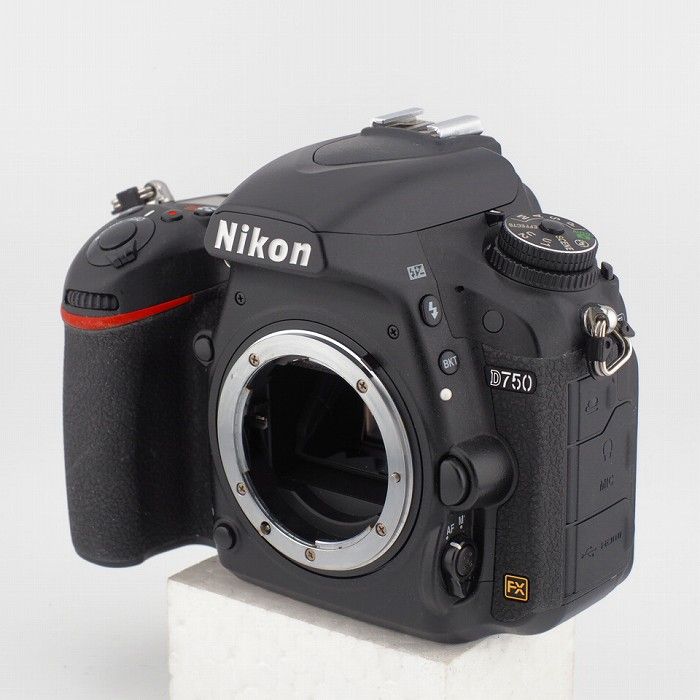 D750