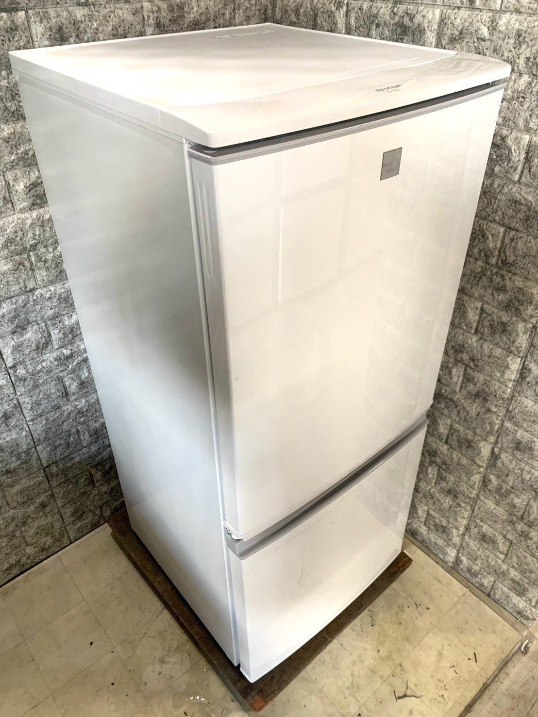大阪引取限定 SHARP ノンフロン冷蔵庫 SJ-14E7-KW 137L 【公式通販】