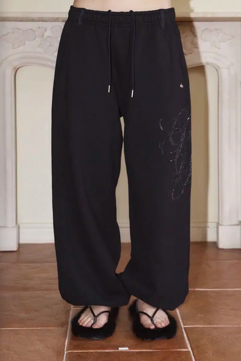 Gimmetheyoung キムミダヨン スウェットパンツ 黒