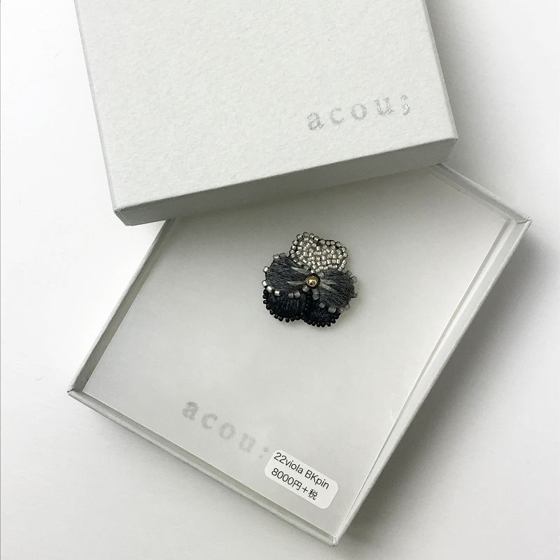 アク acou; 美品 22viola Bkpin フラワー モチーフ ブローチ