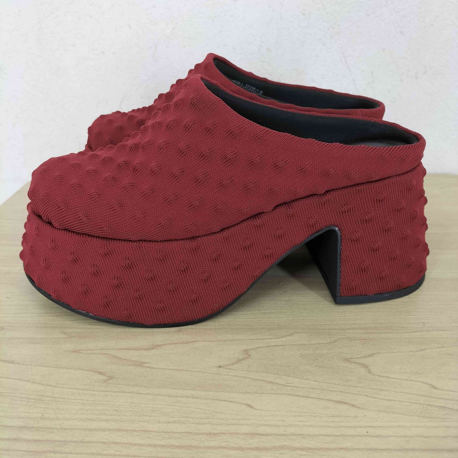 チャールズキース CHARLES & KEITH スパイクテキスチャー