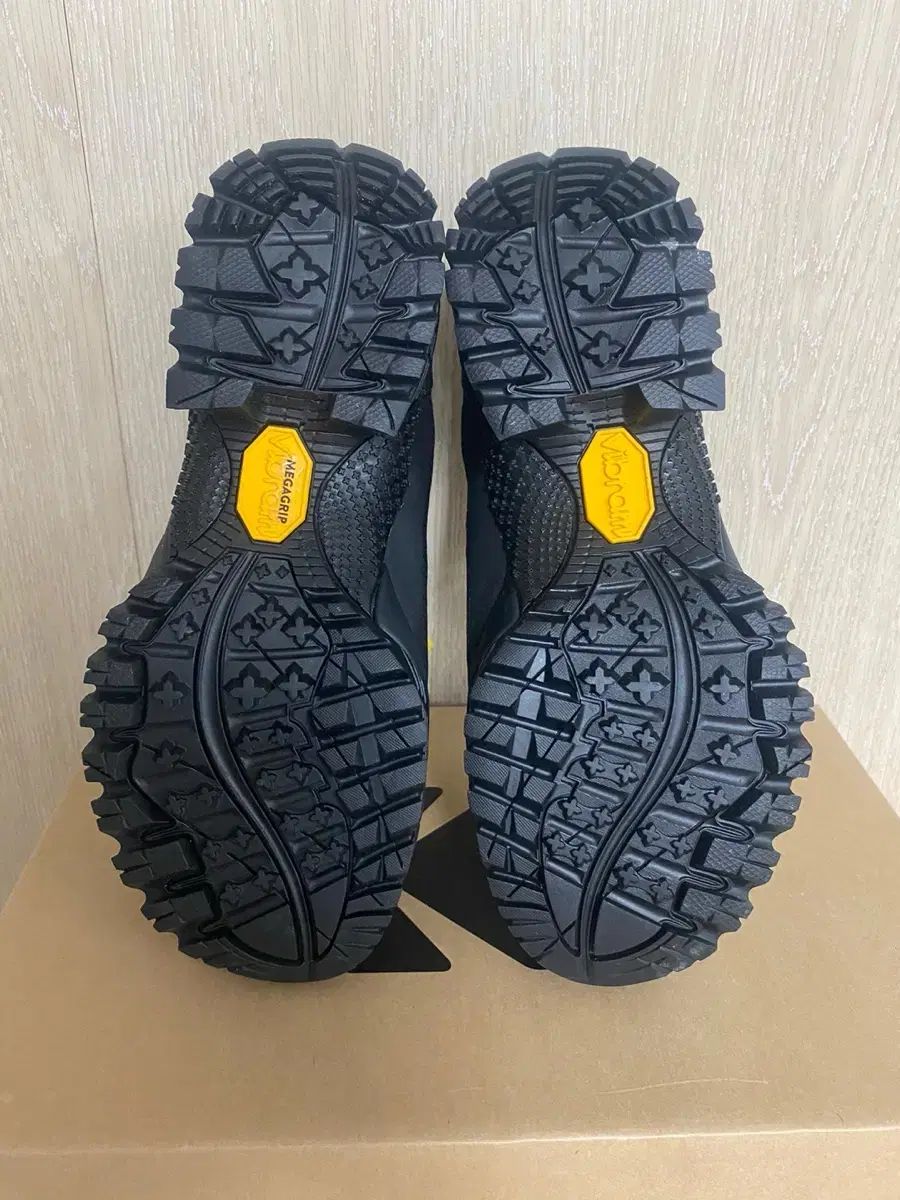 グローブ トレッキングシューズ