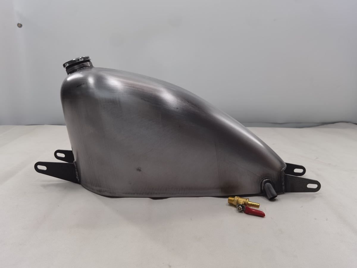 ダイナ　幅詰め加工タンク　ジャンク T-97 ハーレー ダイナ用 8L Dyna FXD ナロー スポスタタンク