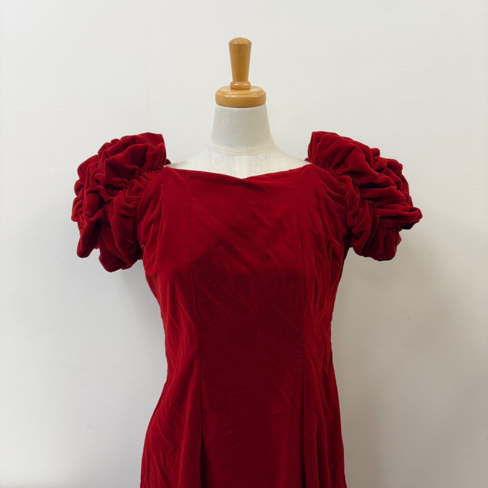 【美品 フラダンス用衣装】レッド ワンピースドレス シンプル フリル　赤 美品 フラダンス衣装】レッド ワンピース ドレス 赤 花柄 フリル