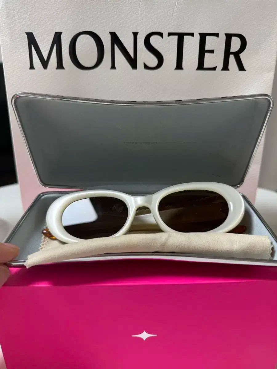 モンスター イヴ