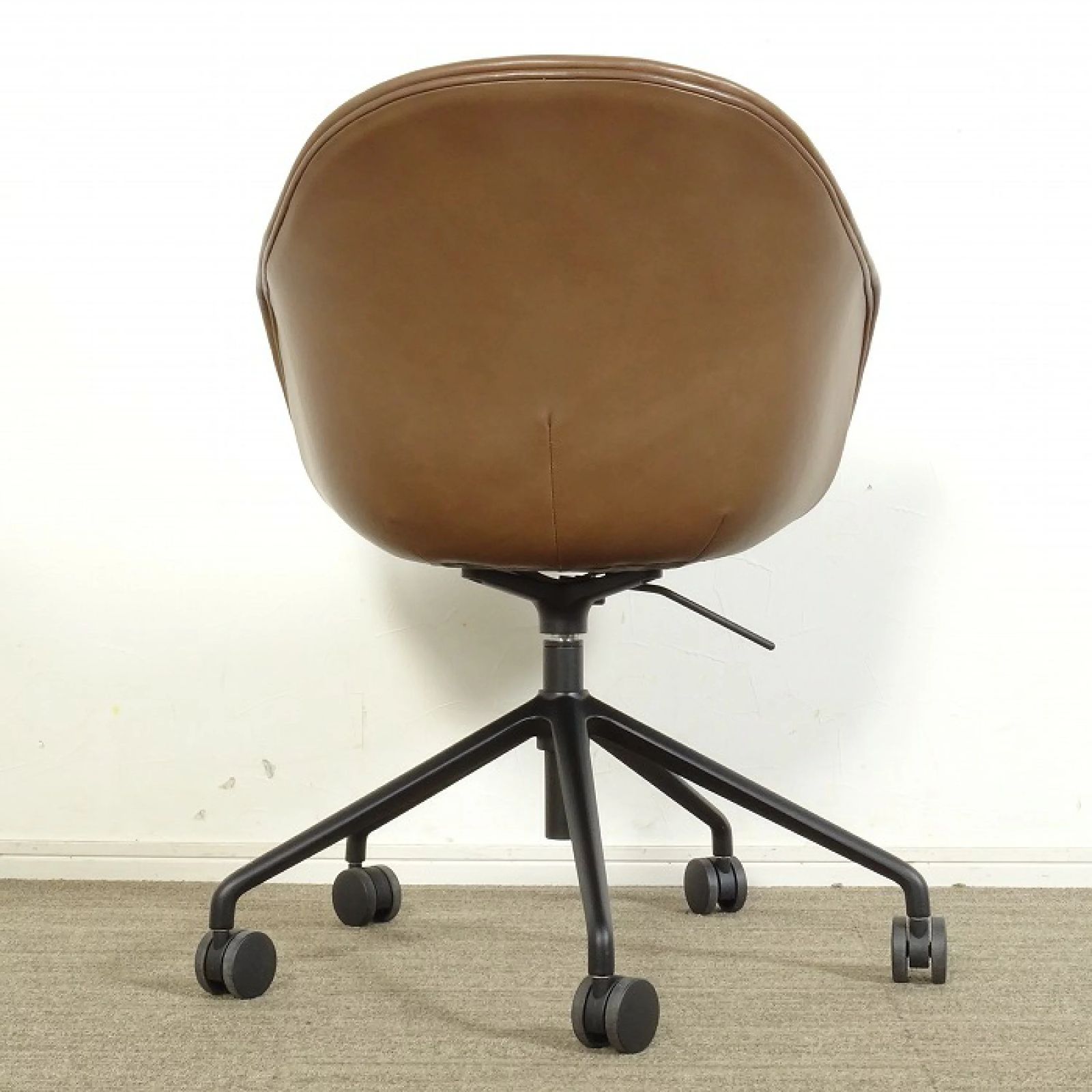 ボーコンセプト アデレードチェア レザーブラウン