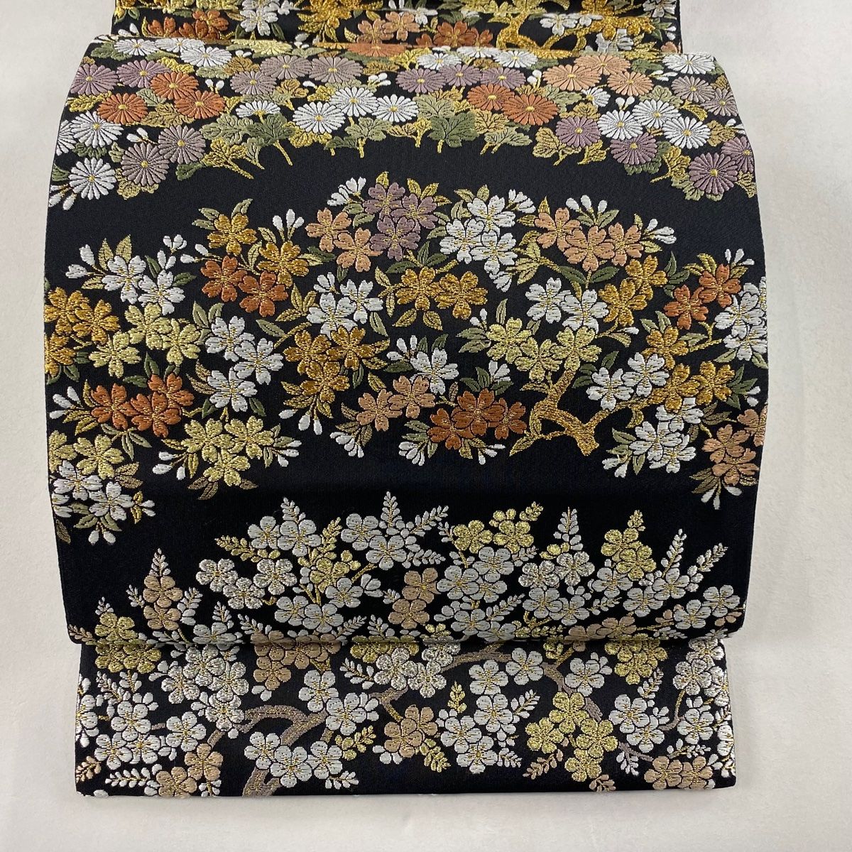 袋帯 正絹 黒地 煌めく 上品な花 六通 U-4395 袋帯 美品 秀品 和楽器 草花 金糸 黒 六通 正絹 【中古】 - メルカリ