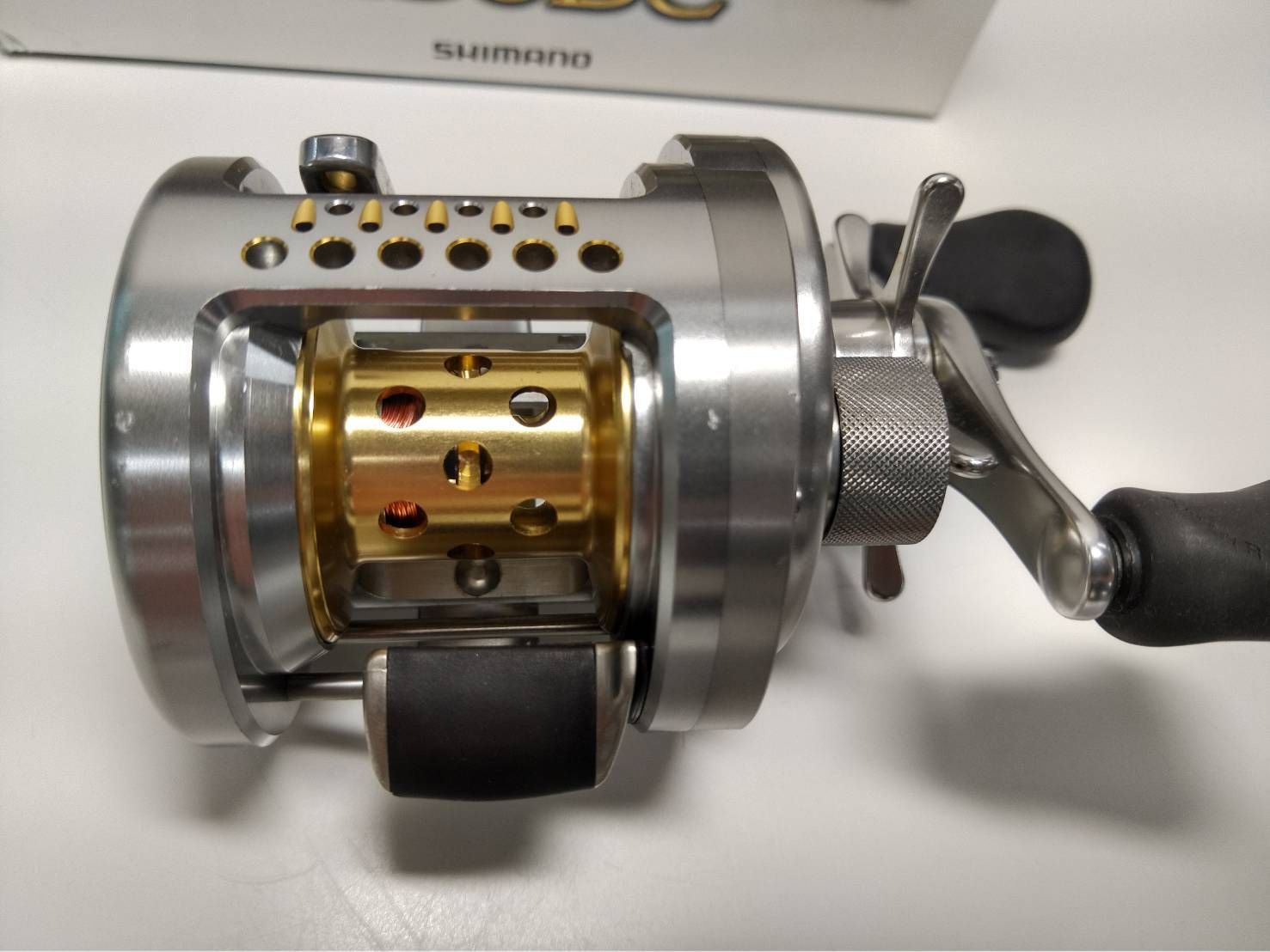 シマノ カルカッタ コンクエスト 250 DC バス ベイト リール 