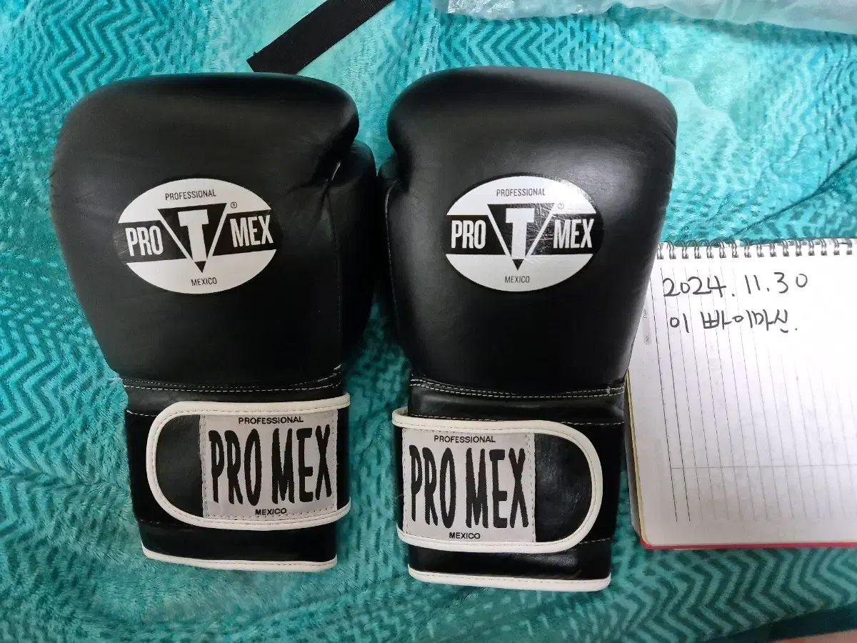 Amazon.co.jp: Everlast トレーニングボクシンググローブ ネイビー