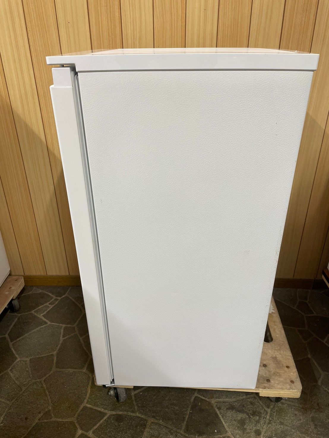 【中古】Hisense ノンフロン冷凍庫 HF-A61W 2023年製 中古】Hisense ノンフロン冷凍庫 HF-A61W 2023年製 - メルカリ