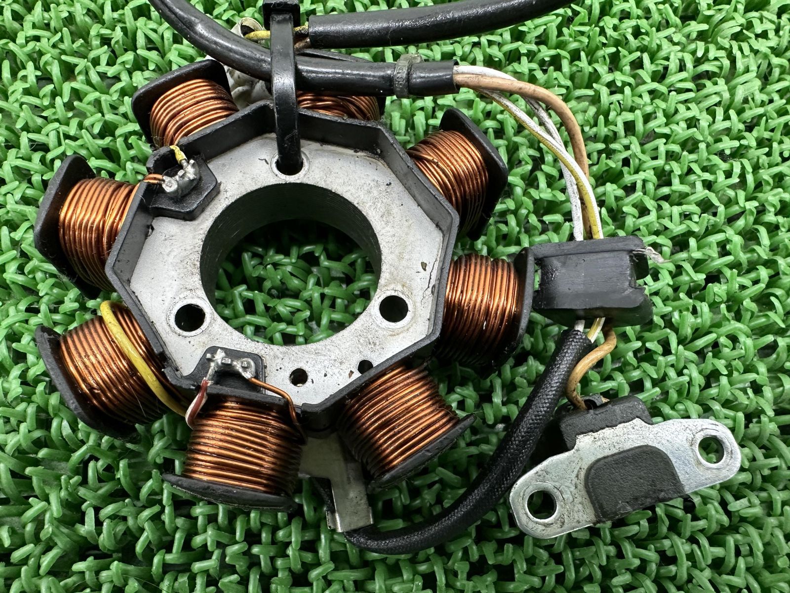 アドレスV125 ステーターコイル スズキ 純正 中古 バイク 部品