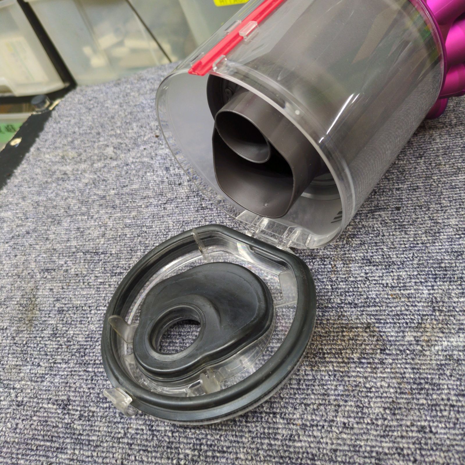 J236 ☆2016年製☆サイクロン掃除機☆dyson☆DC63