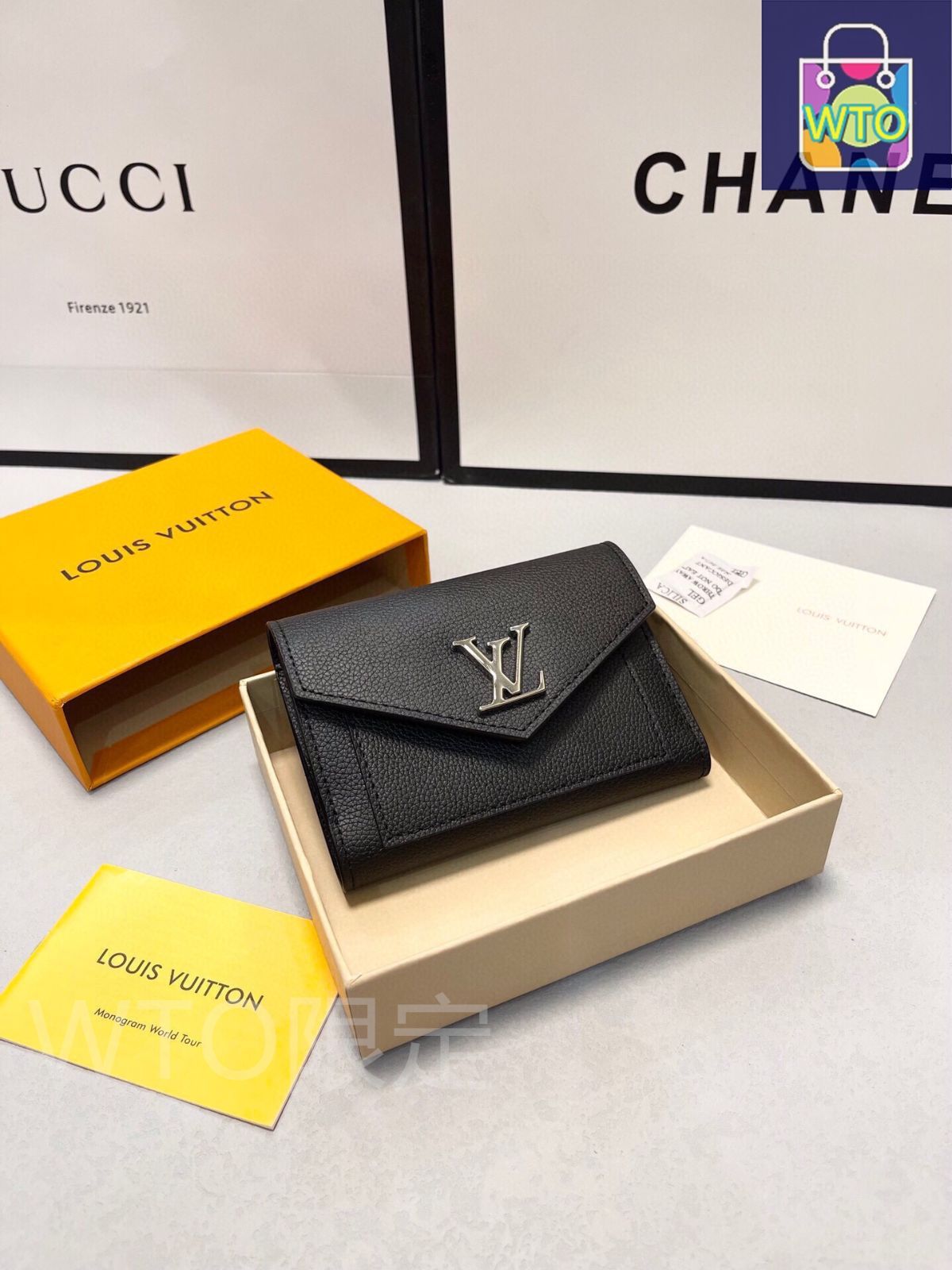 小物 LOUIS VUITTON ループ・ホーボー モノグラム｜ルイ・ヴィトン 公式サイト - M46311